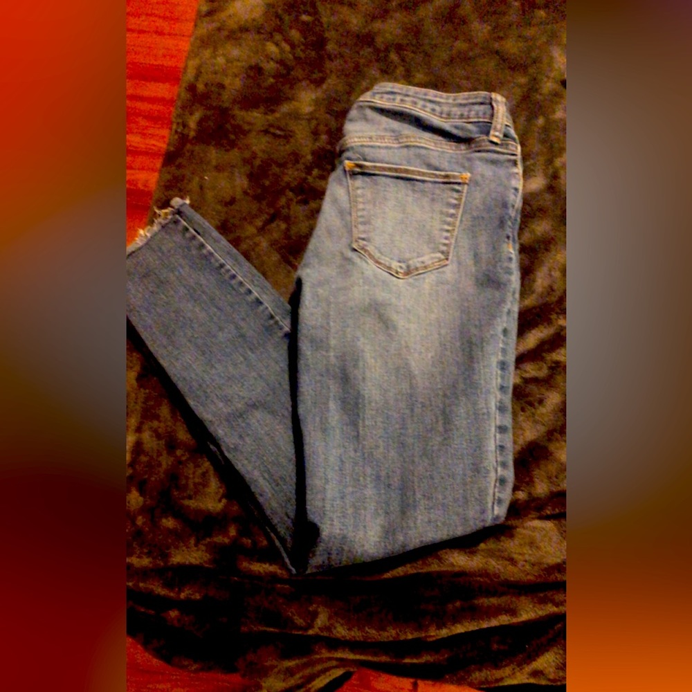 Blue jeans size 4/27R
